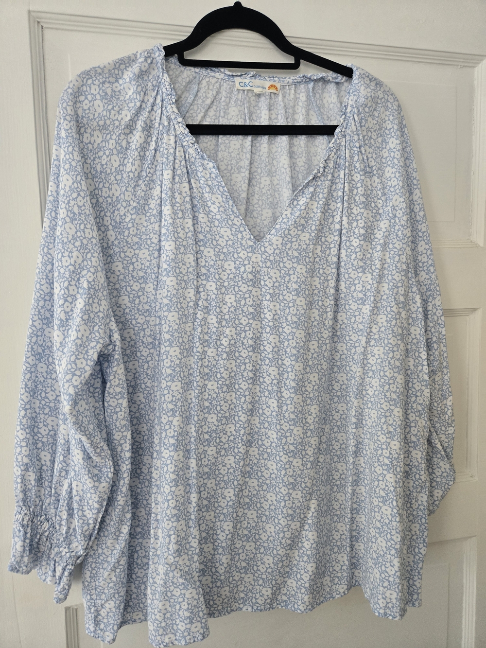 C&C California Pale Blue Floral V-Neck Tunic Top